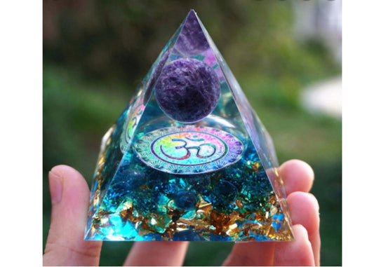 Pyramid Crystal Healing / Om / Amethyst, Blue Quartz, Gold